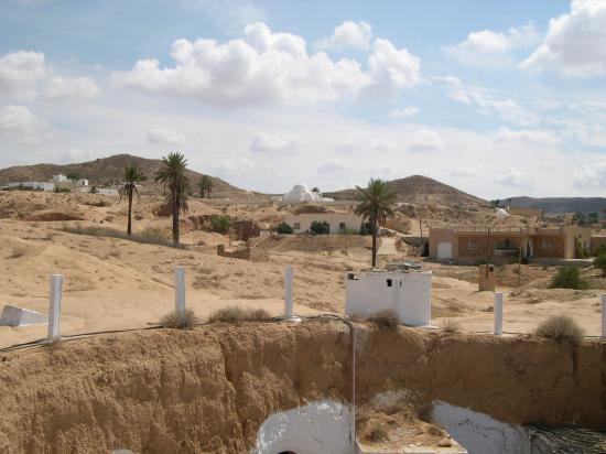 Matmata vu depuis la surface de la maison des Lars